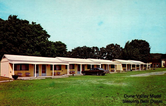 Duneswood Resort (Glen Lake Motel, Sleeping Bear Motel) - Vintage Postcard (newer photo)